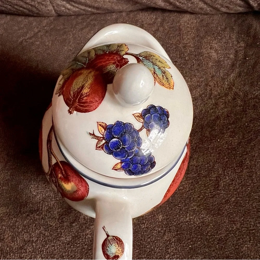 Pier 1 Macintosh Creamer with Lid